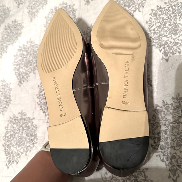 Ivanka Trump Lelle Pewter Bow Flats - Picture 7 of 7